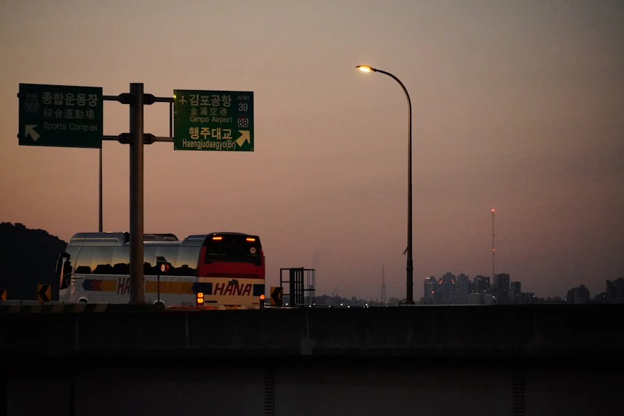 사회초년생 첫 명절 귀성길, 자차와 대중교통 중 뭐가 진짜 절약일까